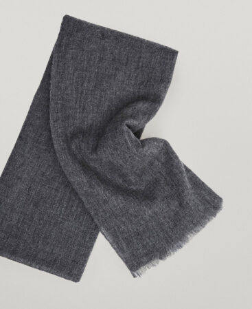 Contrast scarf